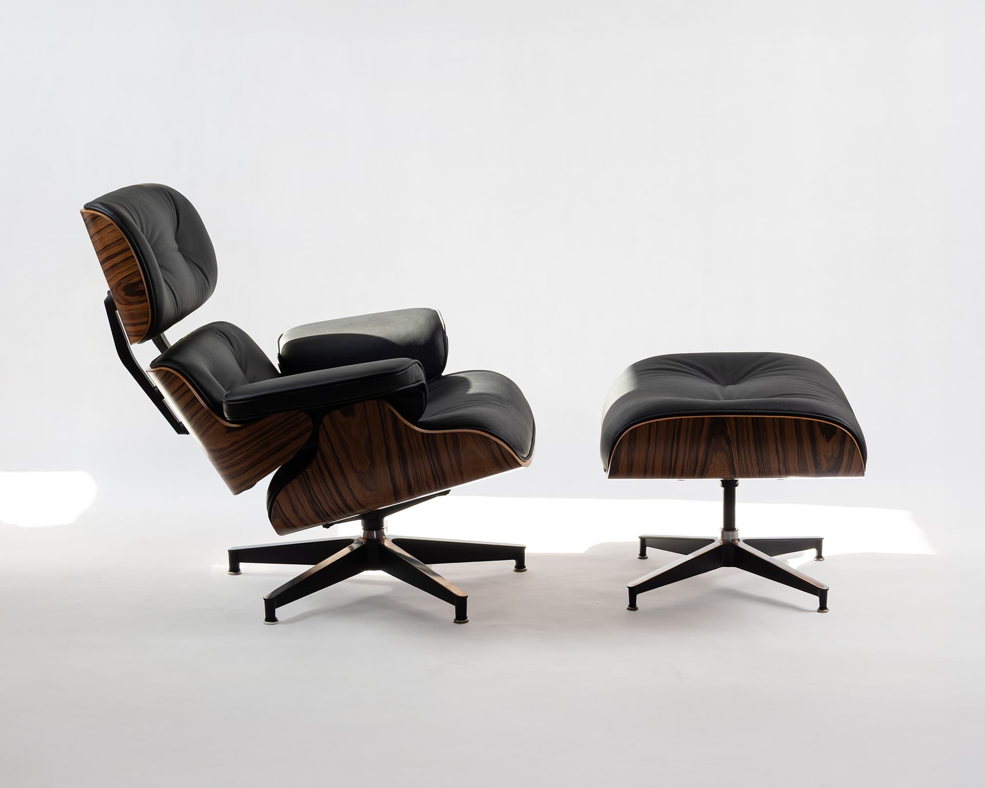 Ikonické křeslo podle designu Charlese & Ray Eames – Brusel / Mid-century modern – 1950–1970