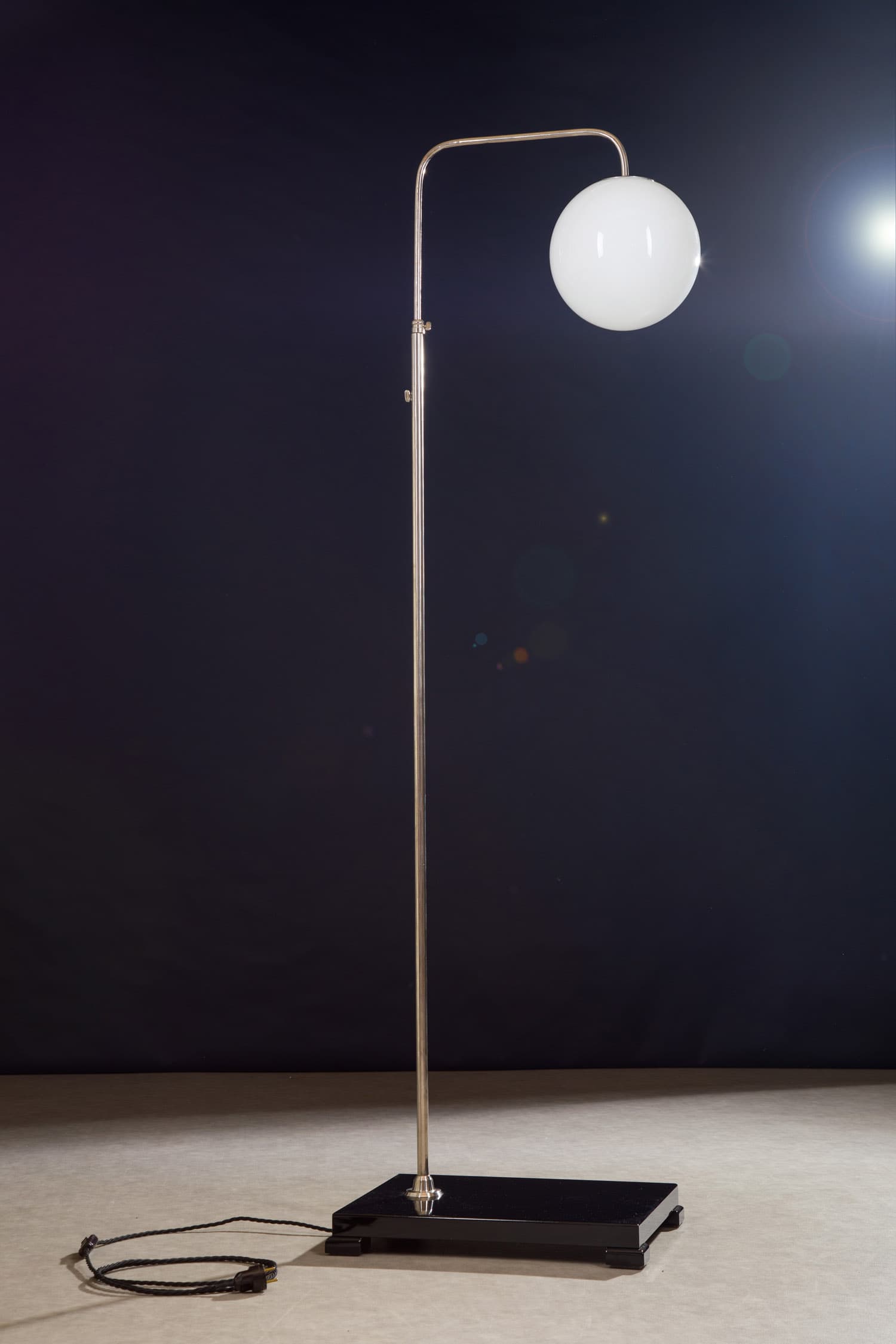 Stojací lampa – Funkcionalismus – 1920–1940