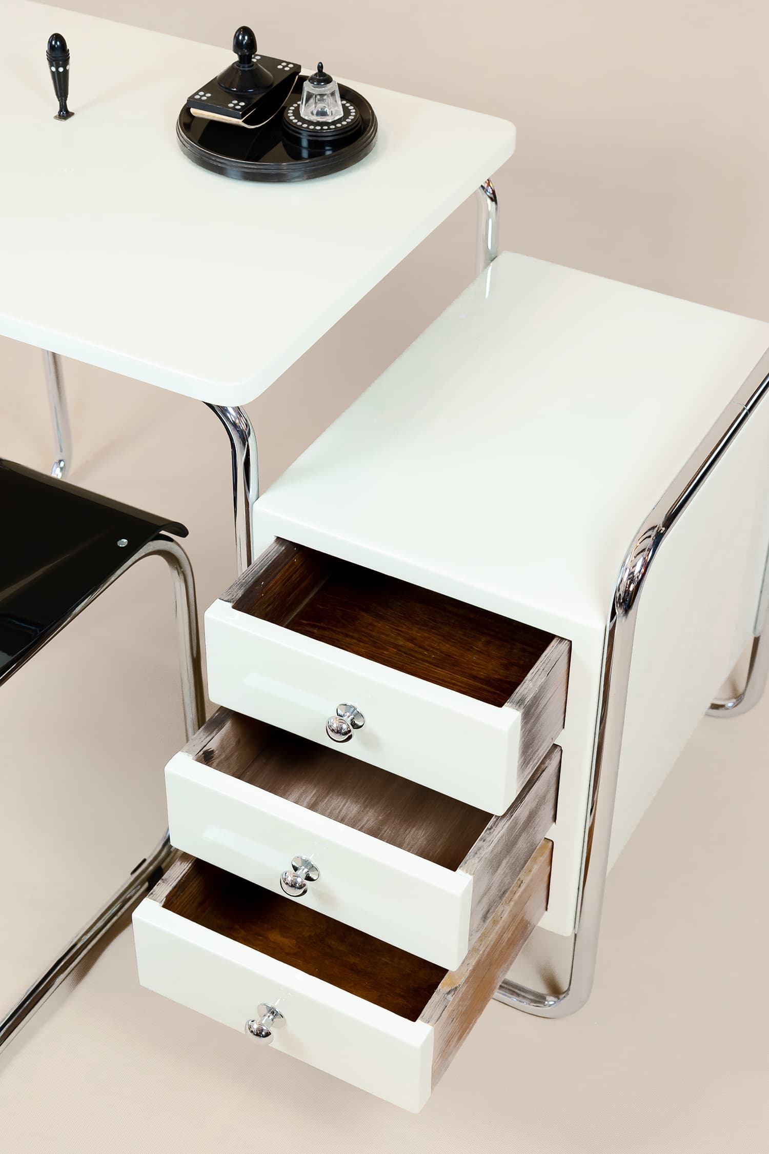 Dámský psací stůl – Slezák – Funkcionalismus / Bauhaus – 1920–1940
