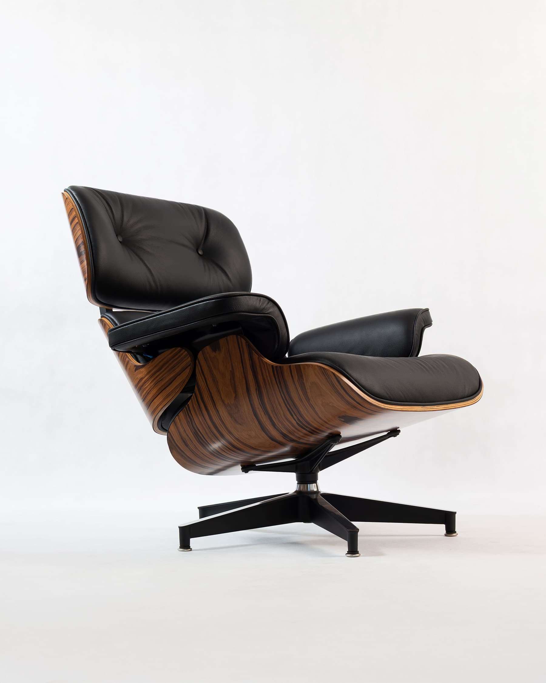 Ikonické křeslo podle designu Charlese & Ray Eames – Brusel / Mid-century modern – 1950–1970