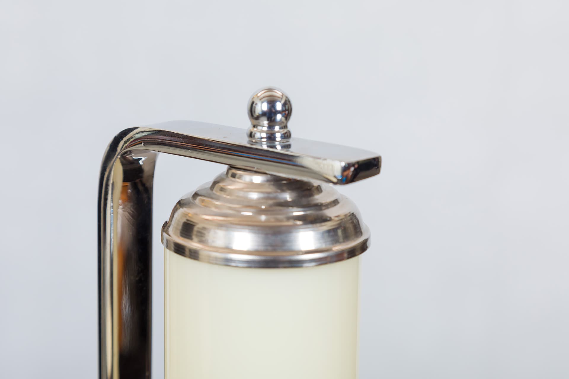 Lampa stolní tubus – Funkcionalismus – 1920–1940
