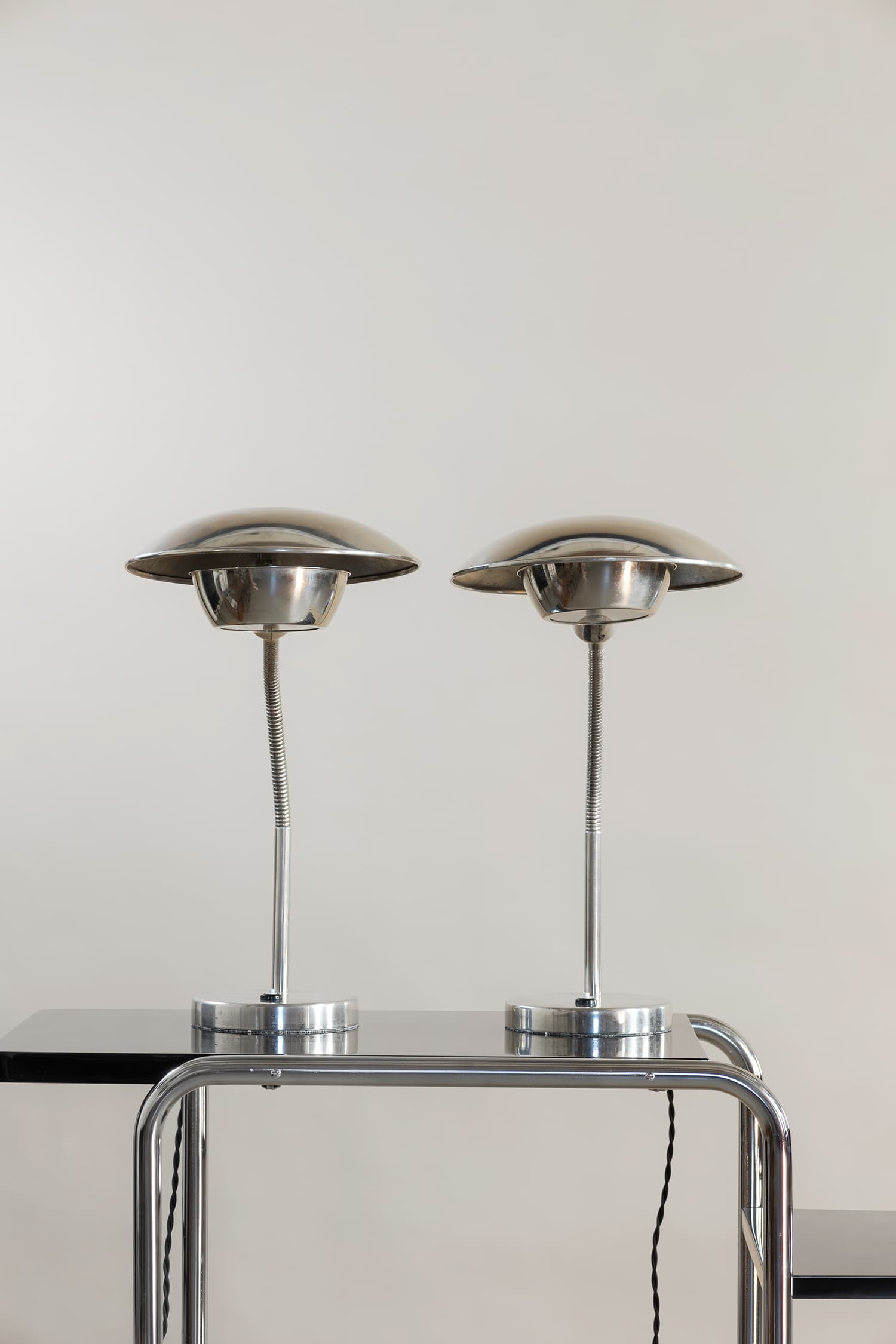 Stolní lampy v páru – Funkcionalismus – 1920–1940