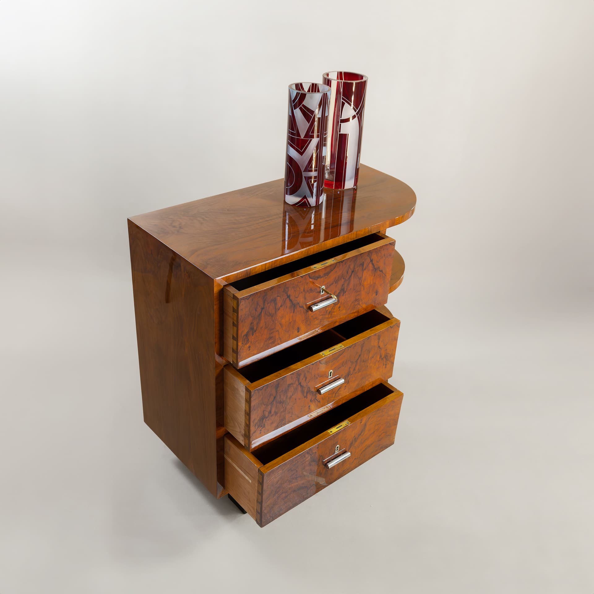 Rohová komoda – Art Deco – 1920–1940