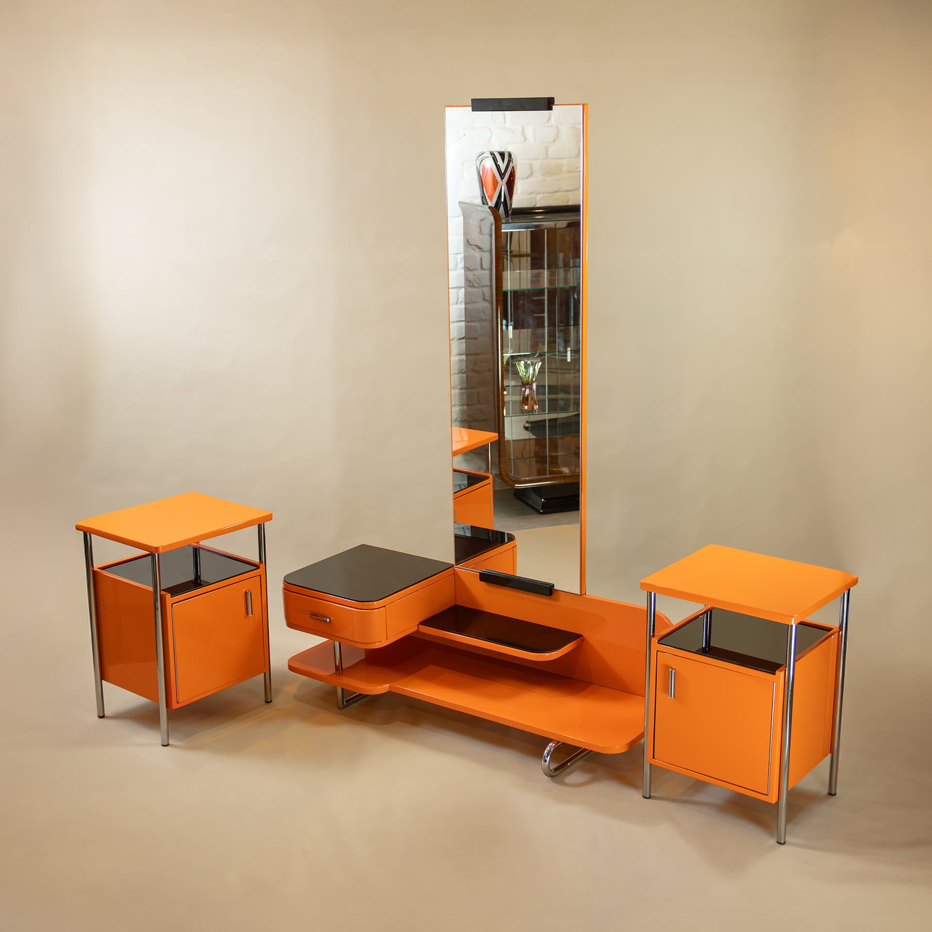 Dámská toaletka a noční stolky Bauhaus – Slezák – Funkcionalismus – 1920–1940