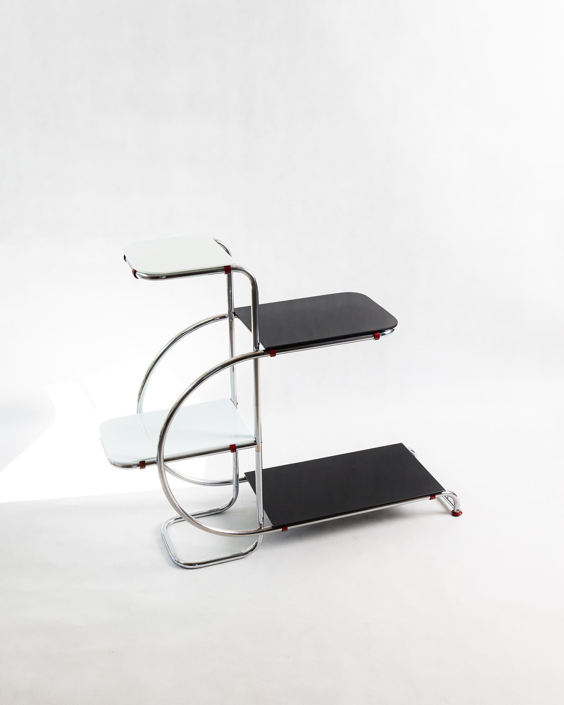 Květinový etažer – Funkcionalismus / Bauhaus – 1920–1940