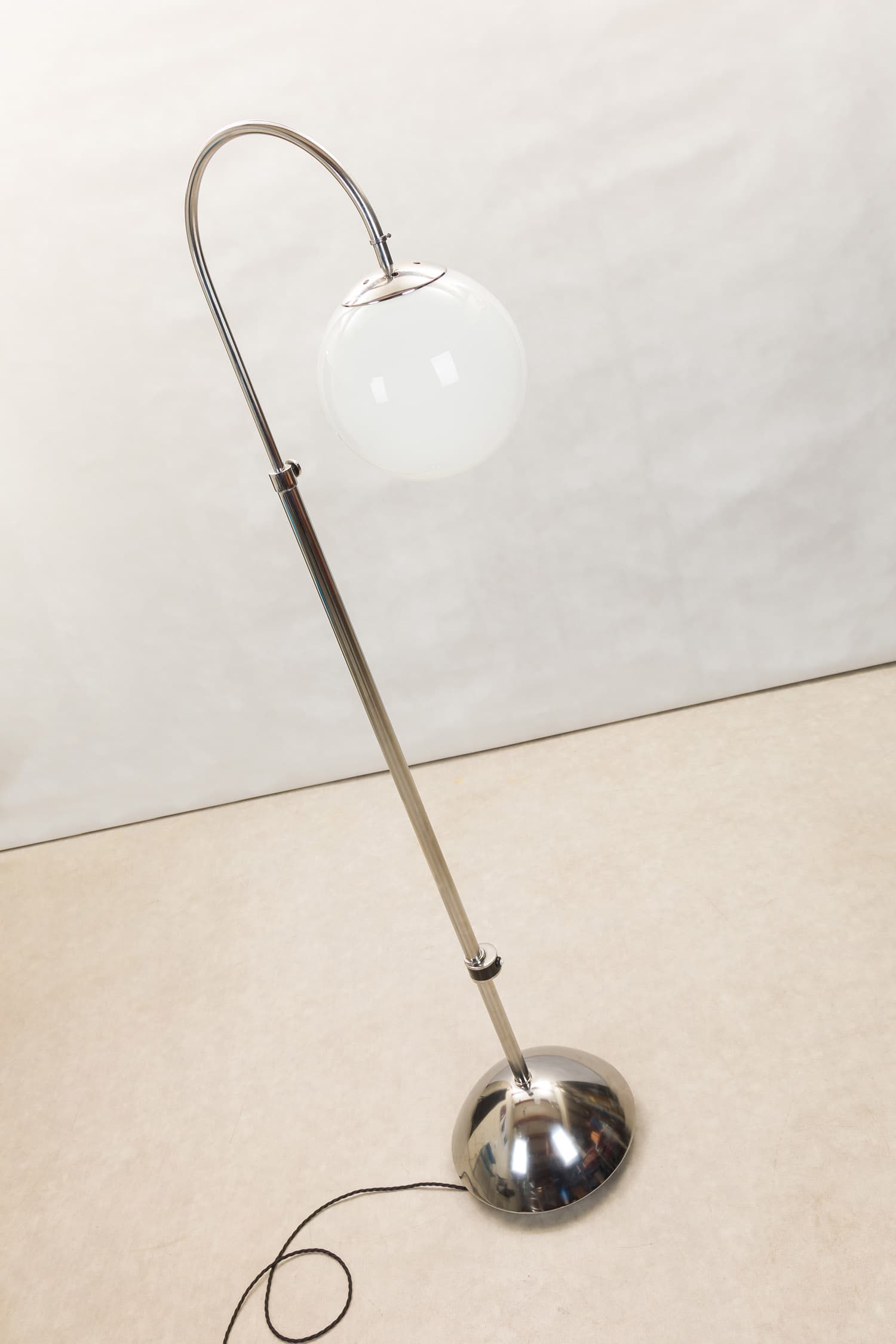 Stojací lampa – Funkcionalismus – 1920–1940
