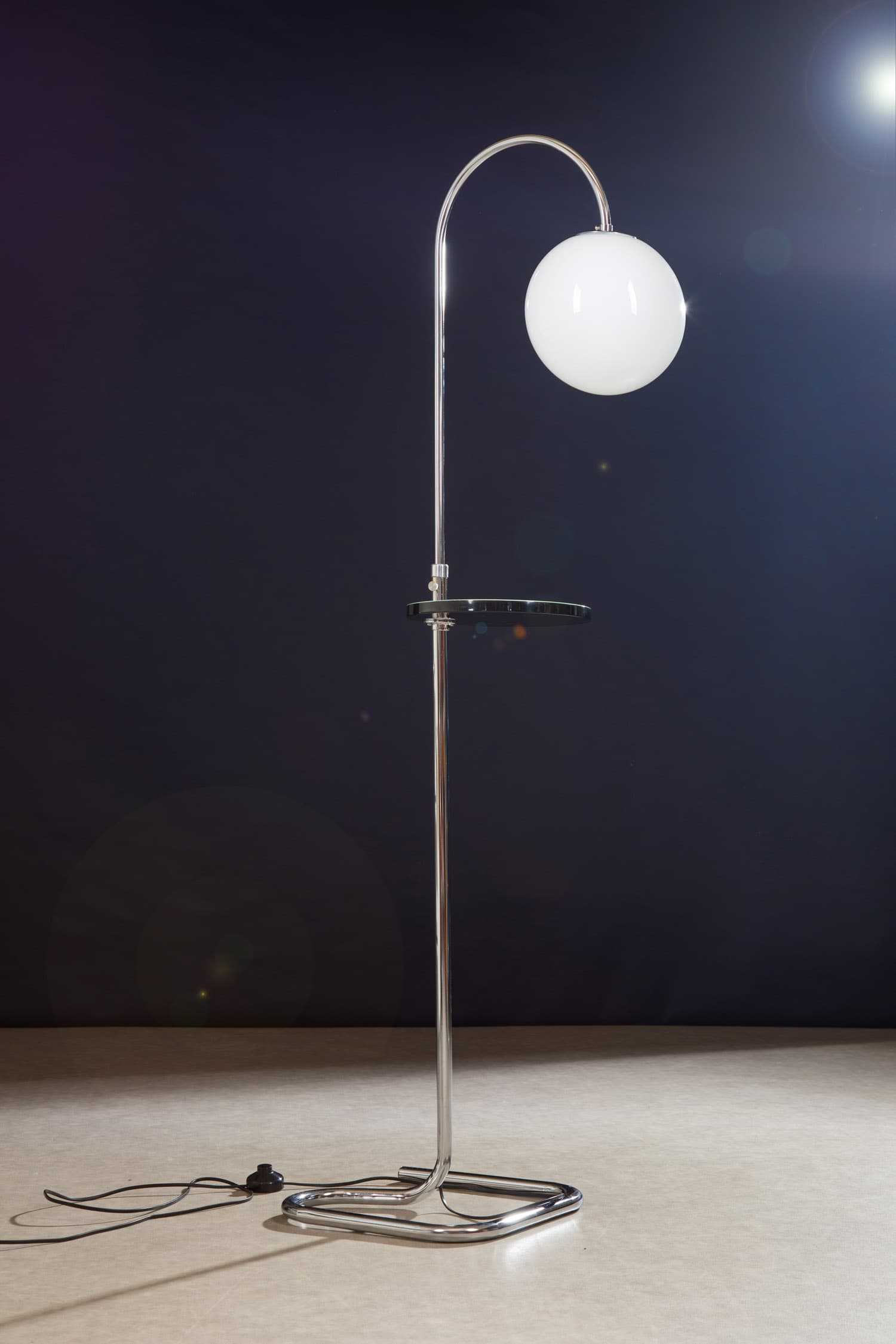 Stojací lampa – Funkcionalismus – 1920–1940