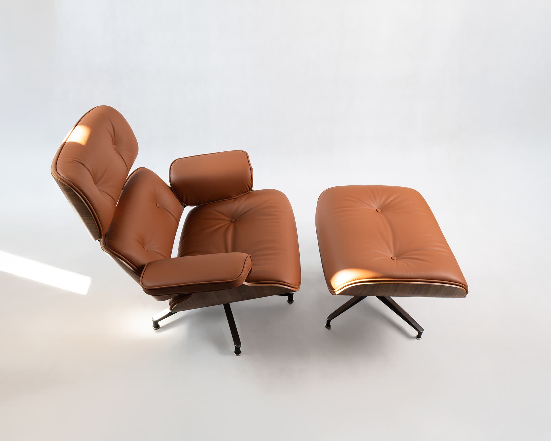 Ikonické křeslo podle designu Charlese & Ray Eames – Brusel / Mid-century modern – 1950–1970