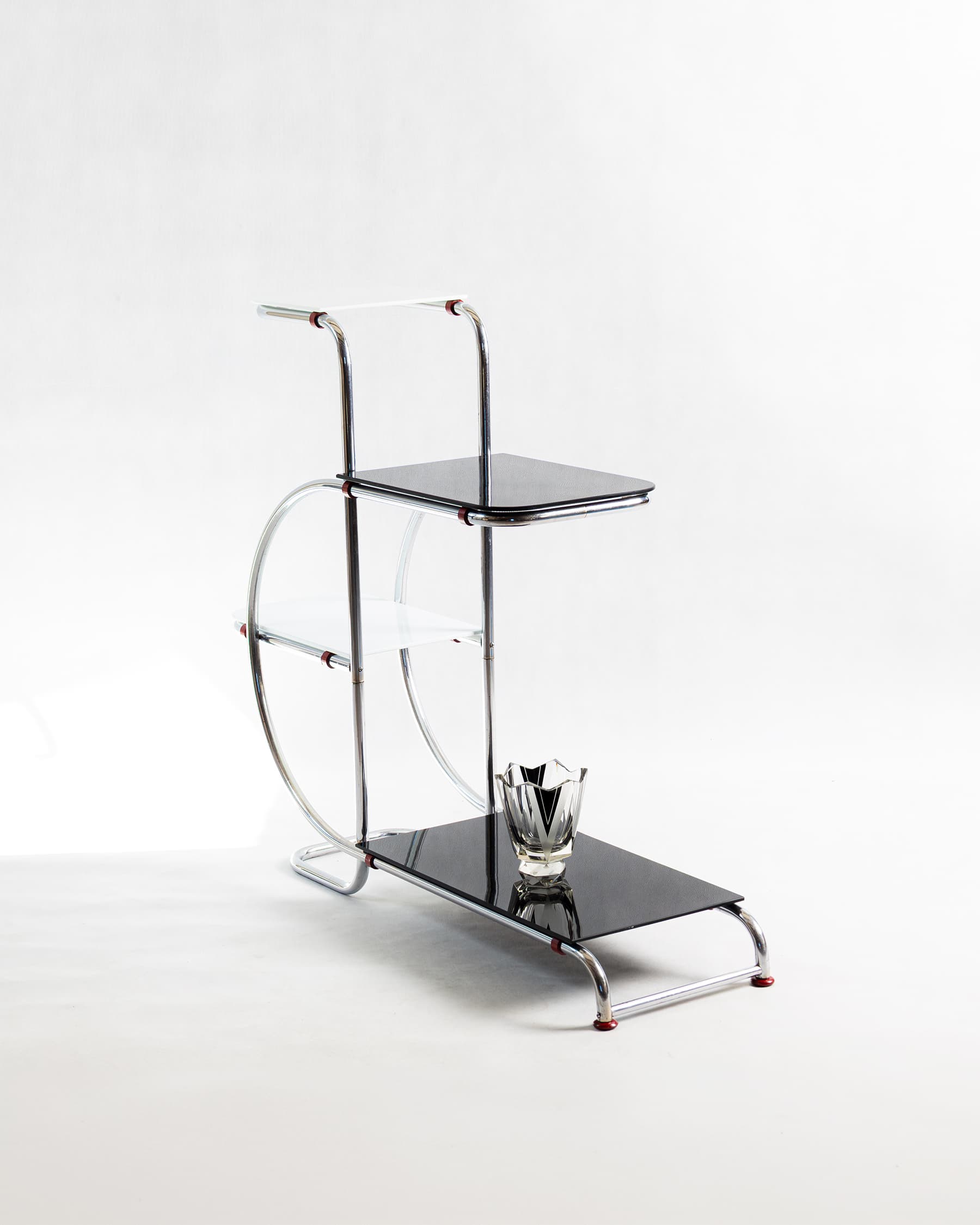 Květinový etažer – Funkcionalismus / Bauhaus – 1920–1940