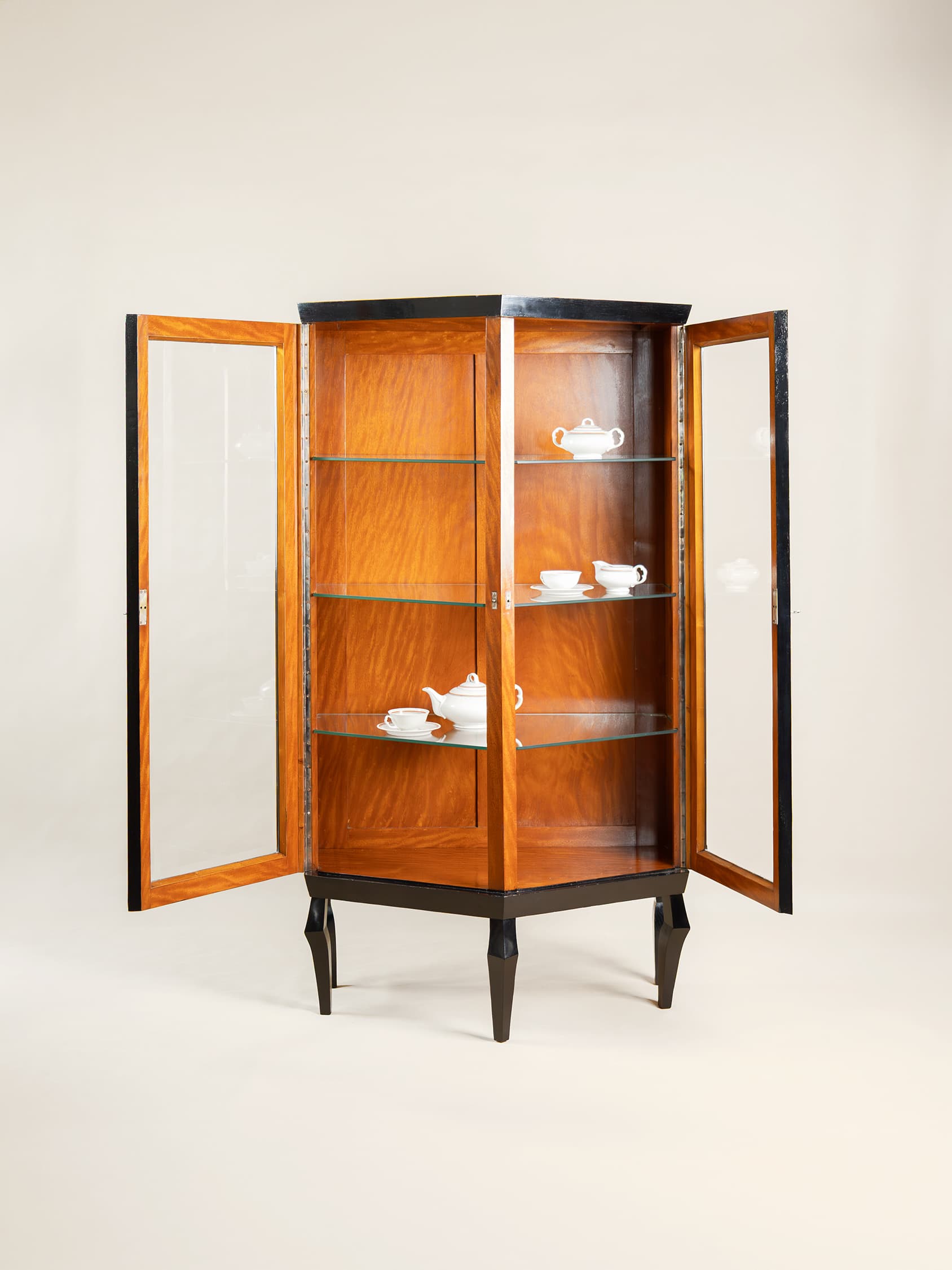 Kubistická vitrína – Funkcionalismus / Bauhaus – 1980–1990