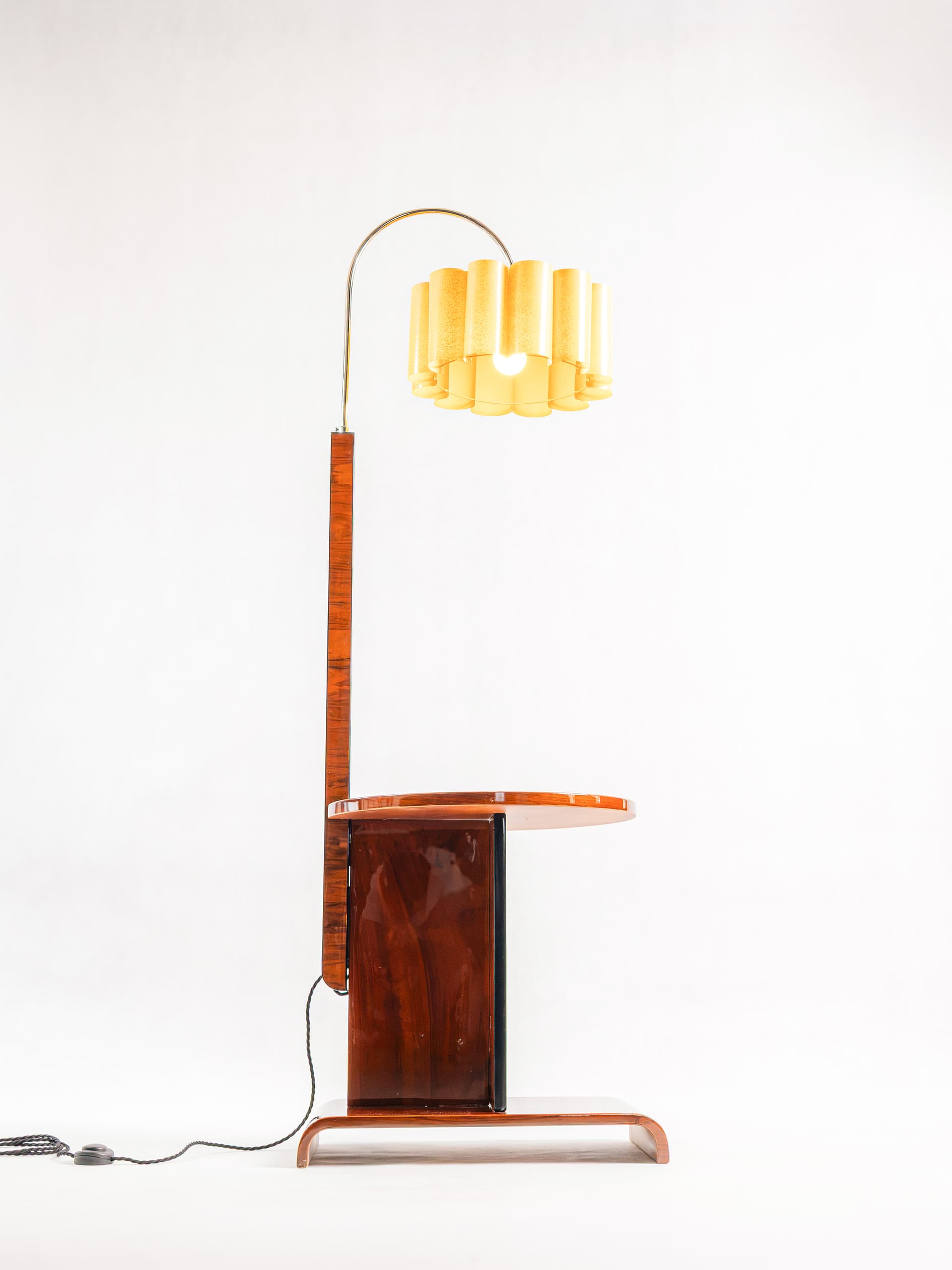 Stojací lampa se stolkem – Jindřich Halabala – 1920–1940