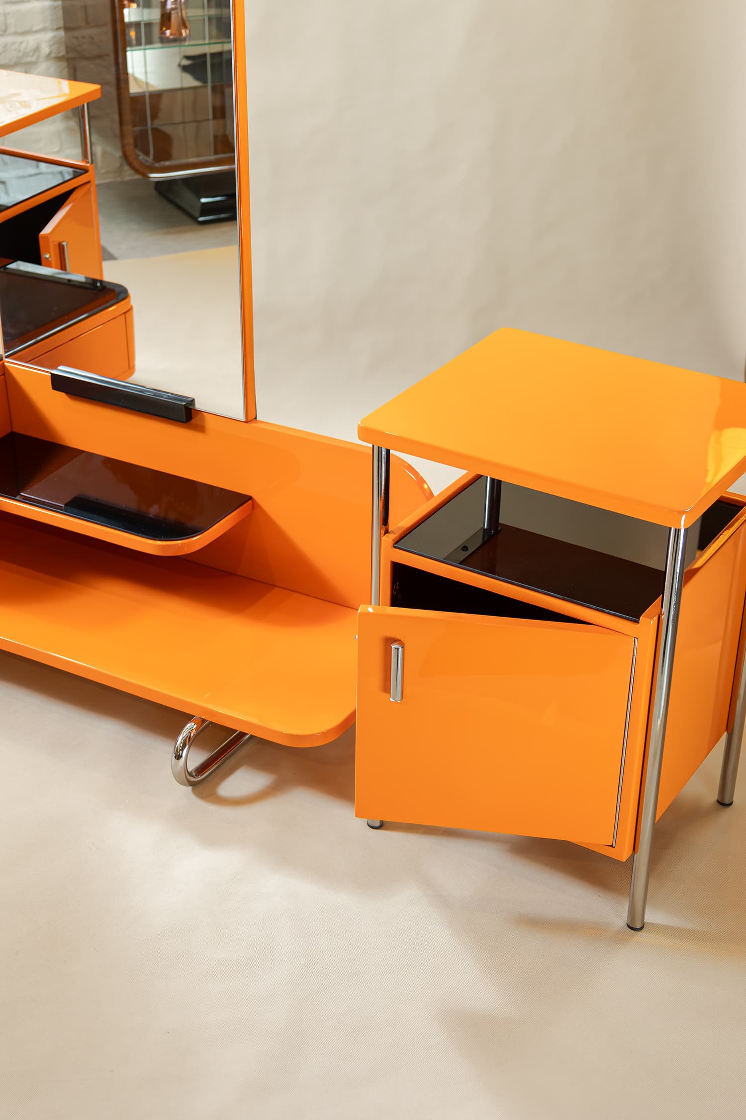 Dámská toaletka a noční stolky Bauhaus – Slezák – Funkcionalismus – 1920–1940