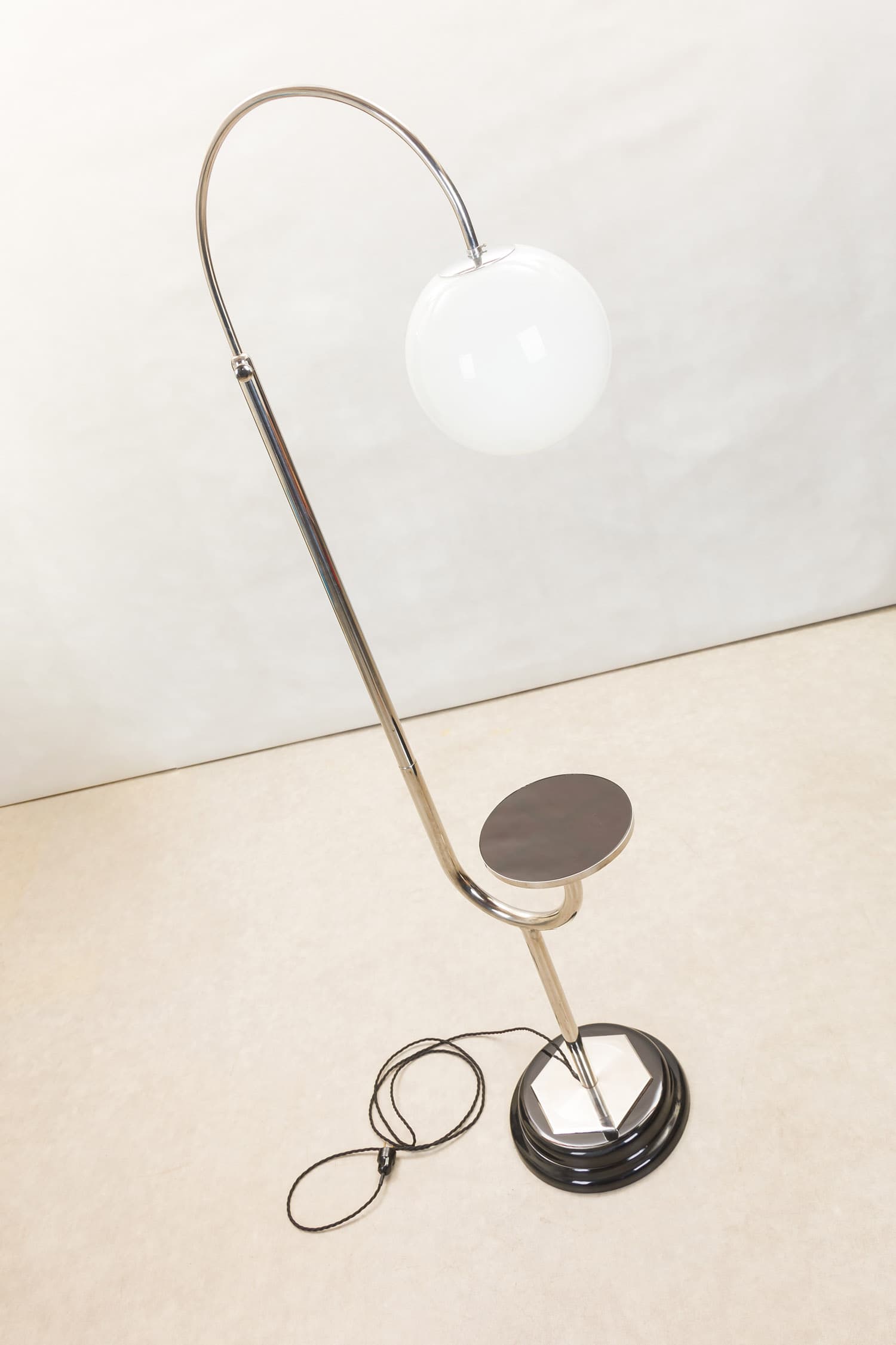 Stojací lampa – Funkcionalismus – 1920–1940