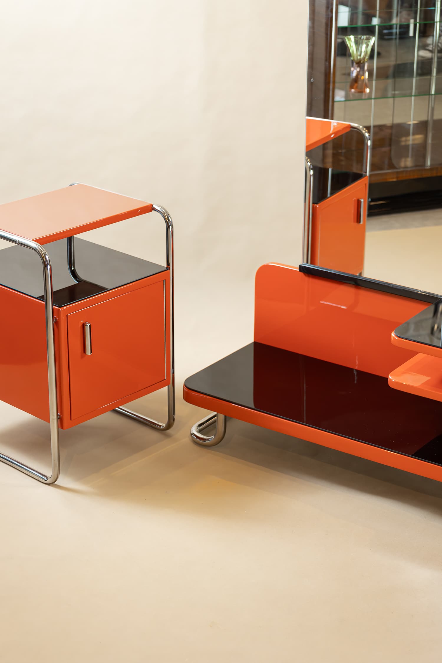 Dámská toaletka a noční stolky Bauhaus – Slezák – Funkcionalismus – 1920–1940