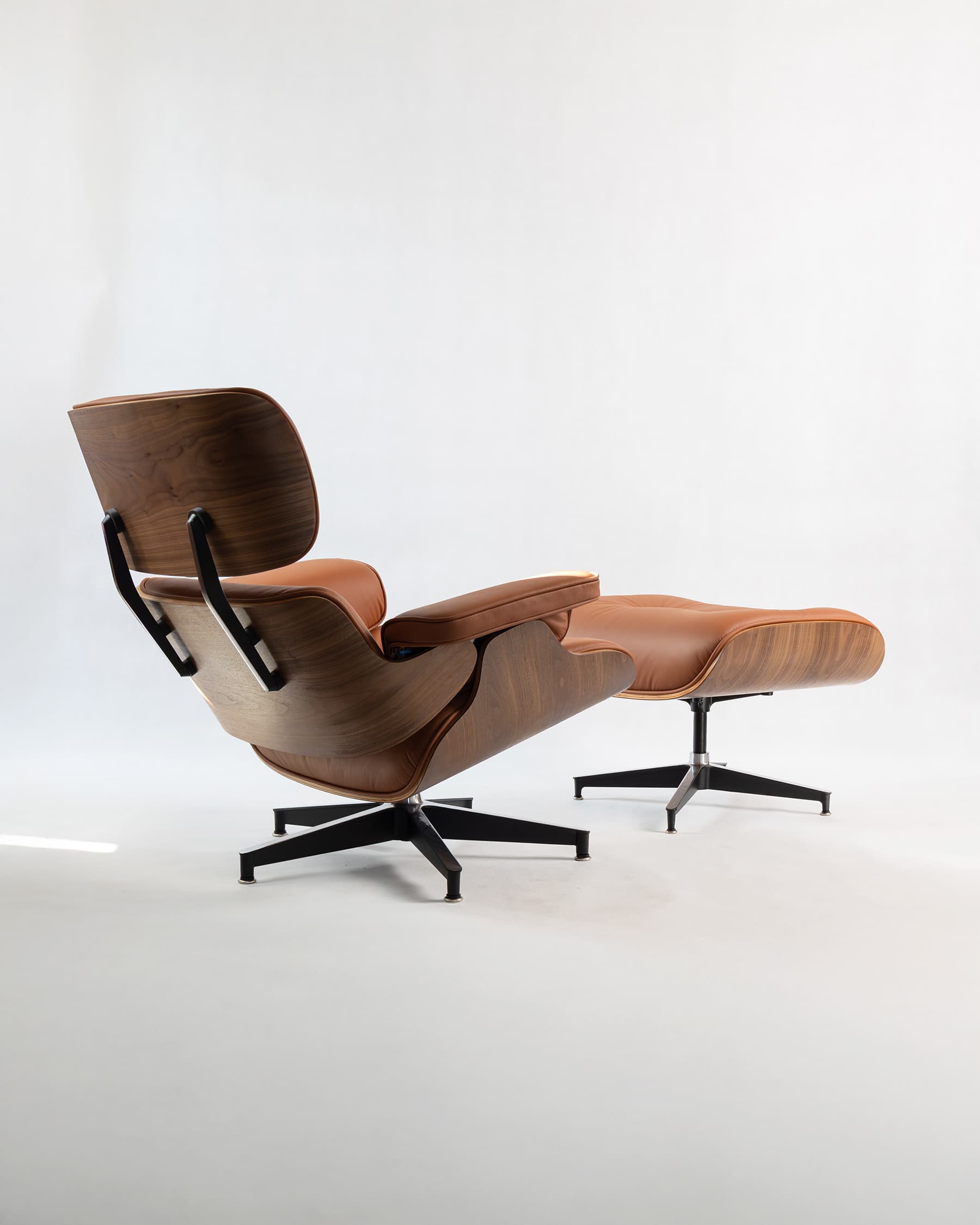 Ikonické křeslo podle designu Charlese & Ray Eames – Brusel / Mid-century modern – 1950–1970