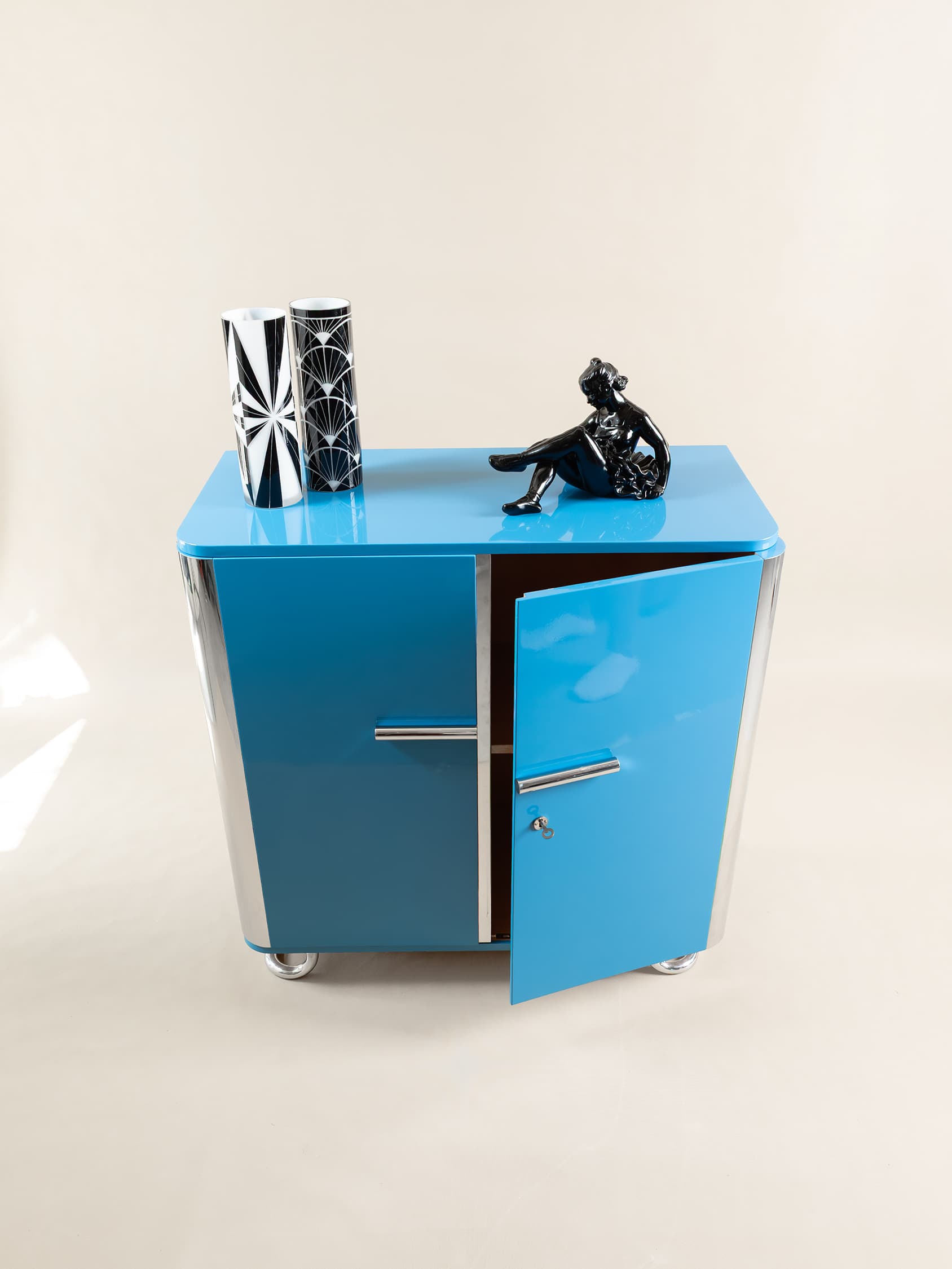 Šatní skřínka – Vichr a spol. – Art Deco / Funkcionalismus – 1920–1940