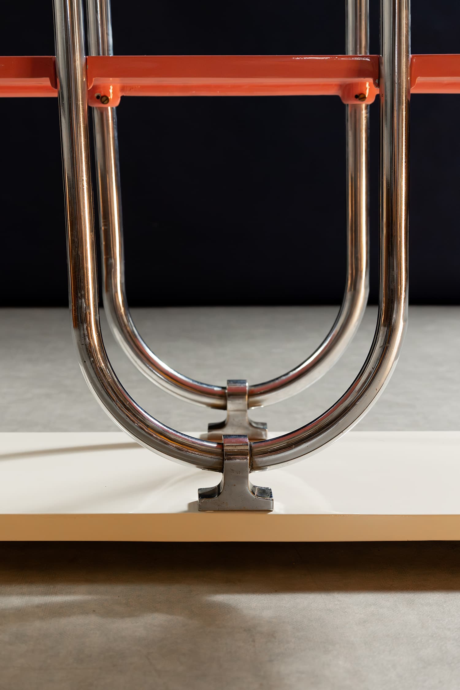 Květinový etažér Bauhaus – Funkcionalismus – 1920–1940