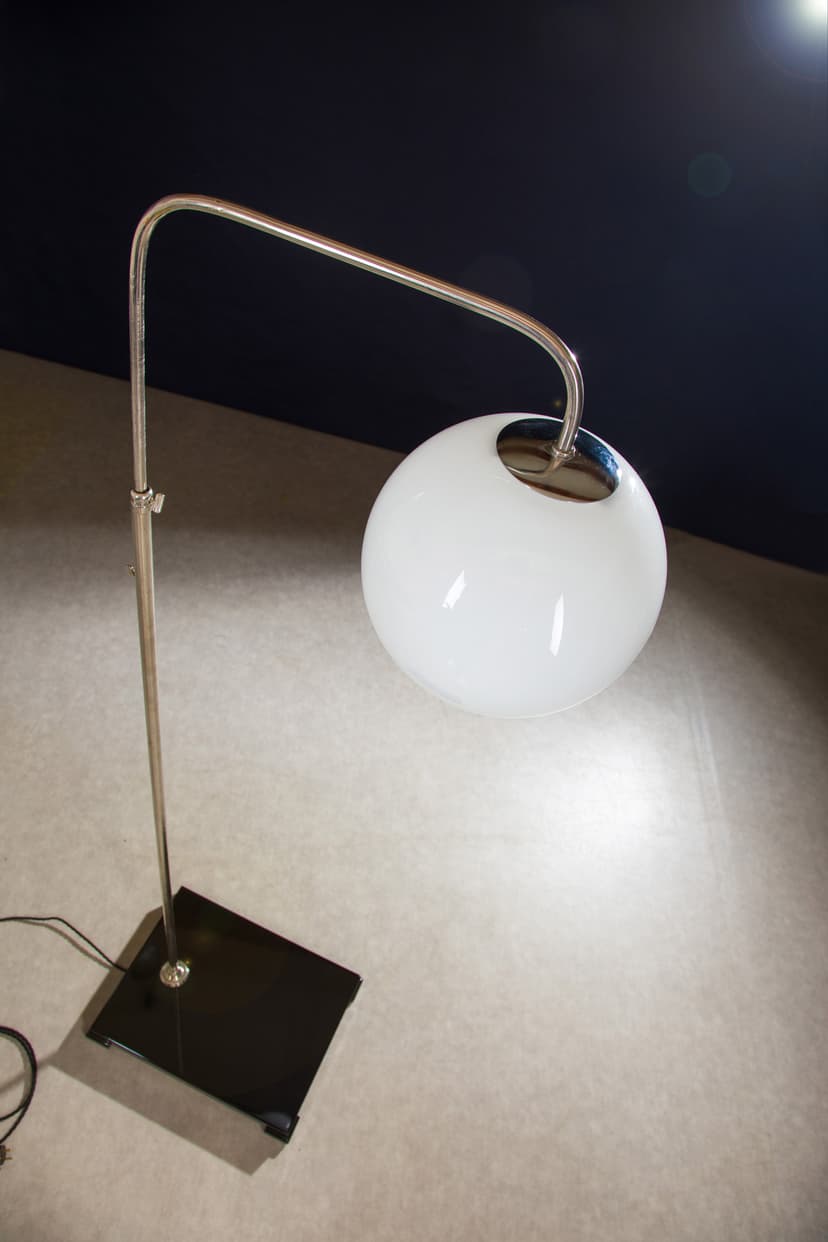 Stojací lampa – Funkcionalismus – 1920–1940
