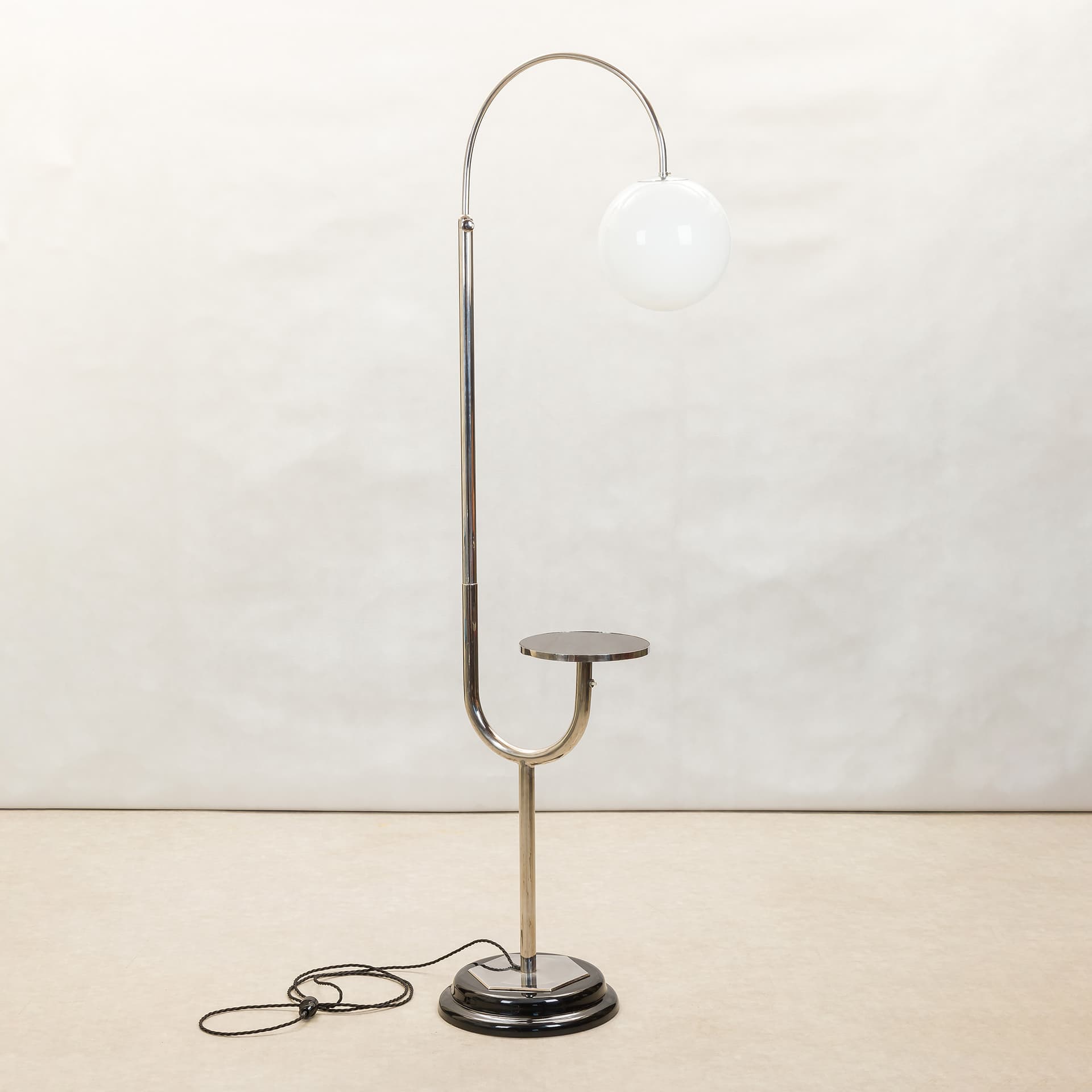 Stojací lampa – Funkcionalismus – 1920–1940