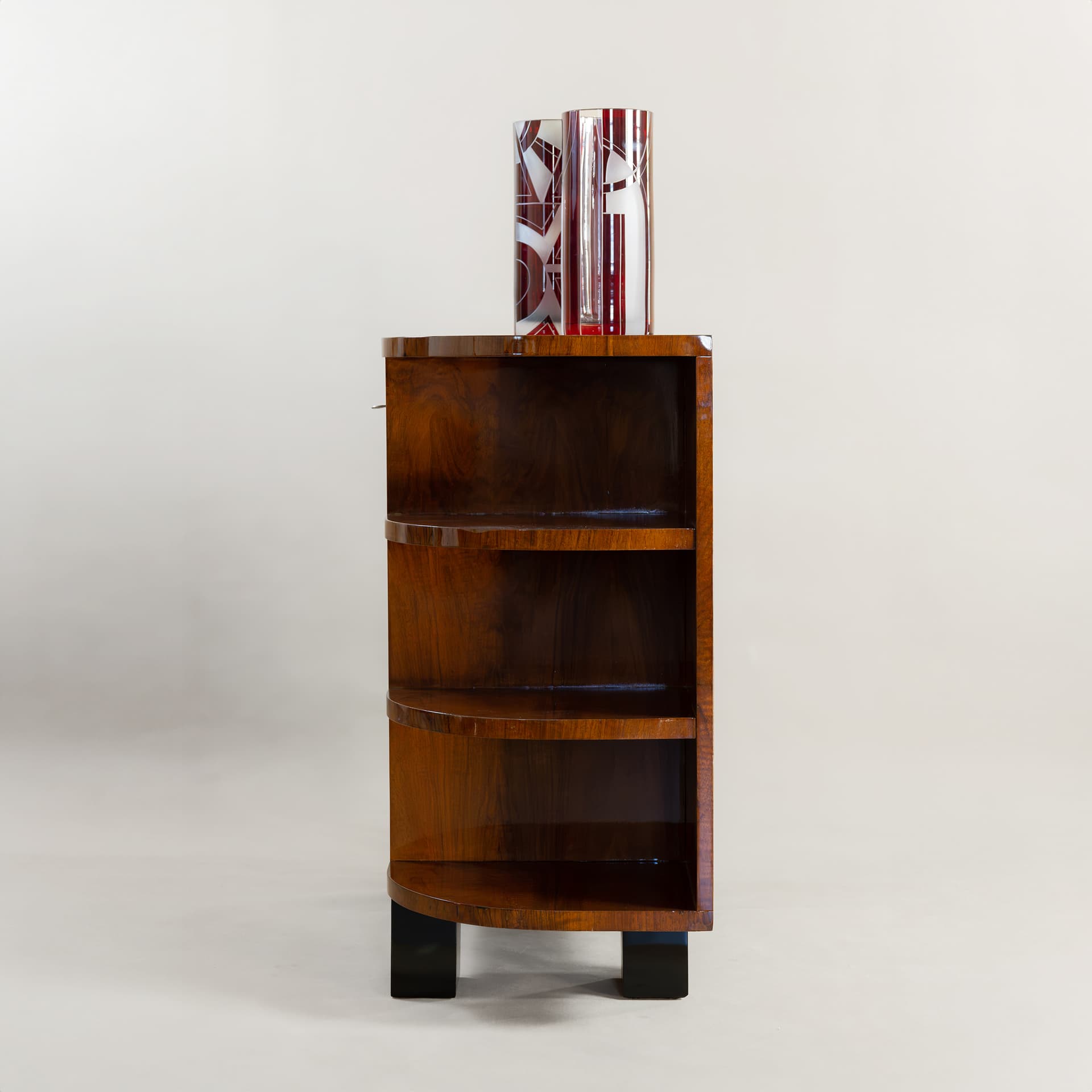 Rohová komoda – Art Deco – 1920–1940