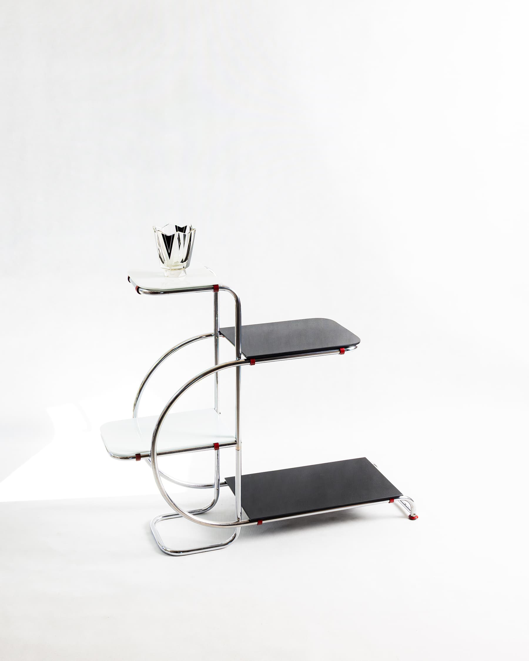Květinový etažer – Funkcionalismus / Bauhaus – 1920–1940