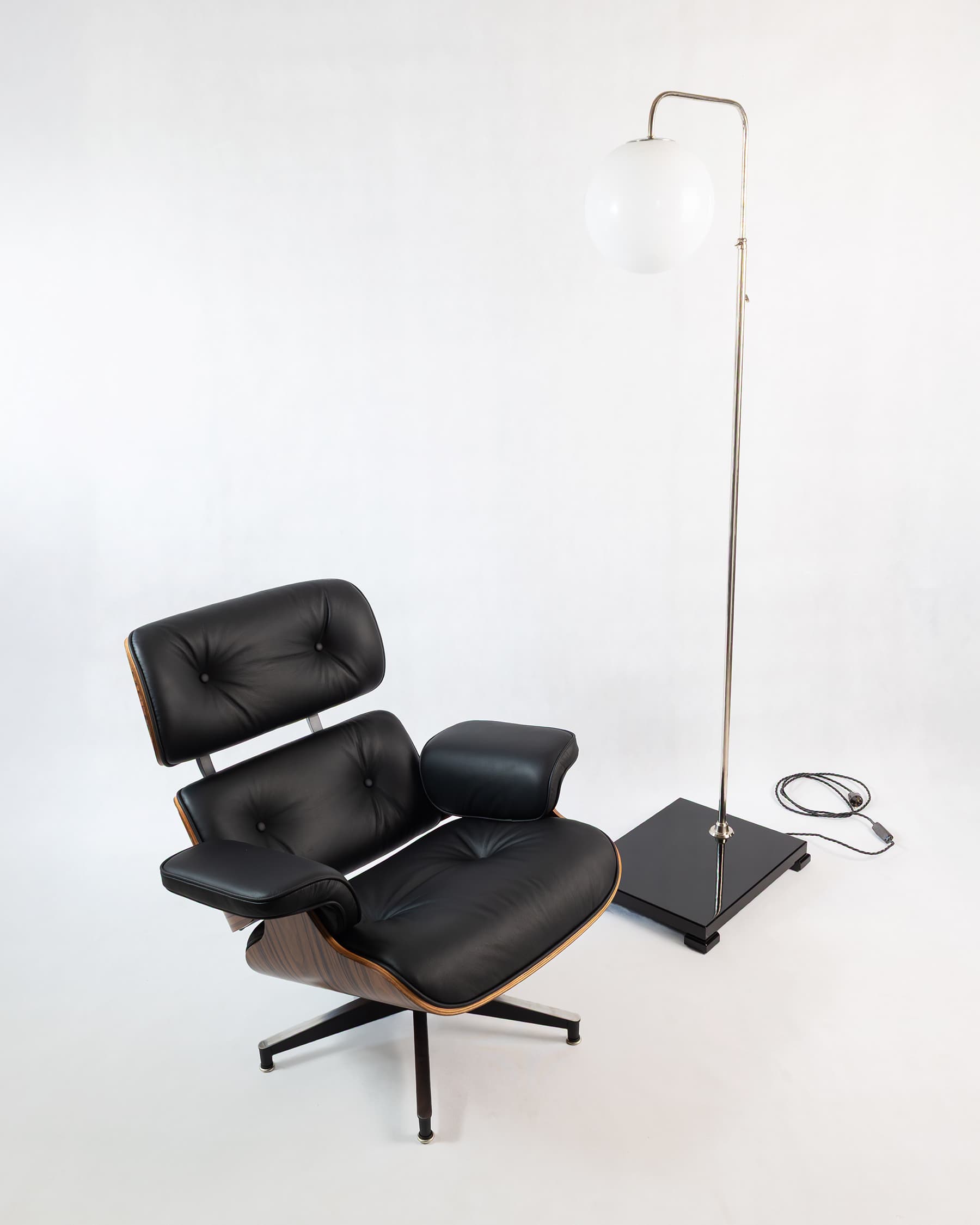 Ikonické křeslo podle designu Charlese & Ray Eames – Brusel / Mid-century modern – 1950–1970