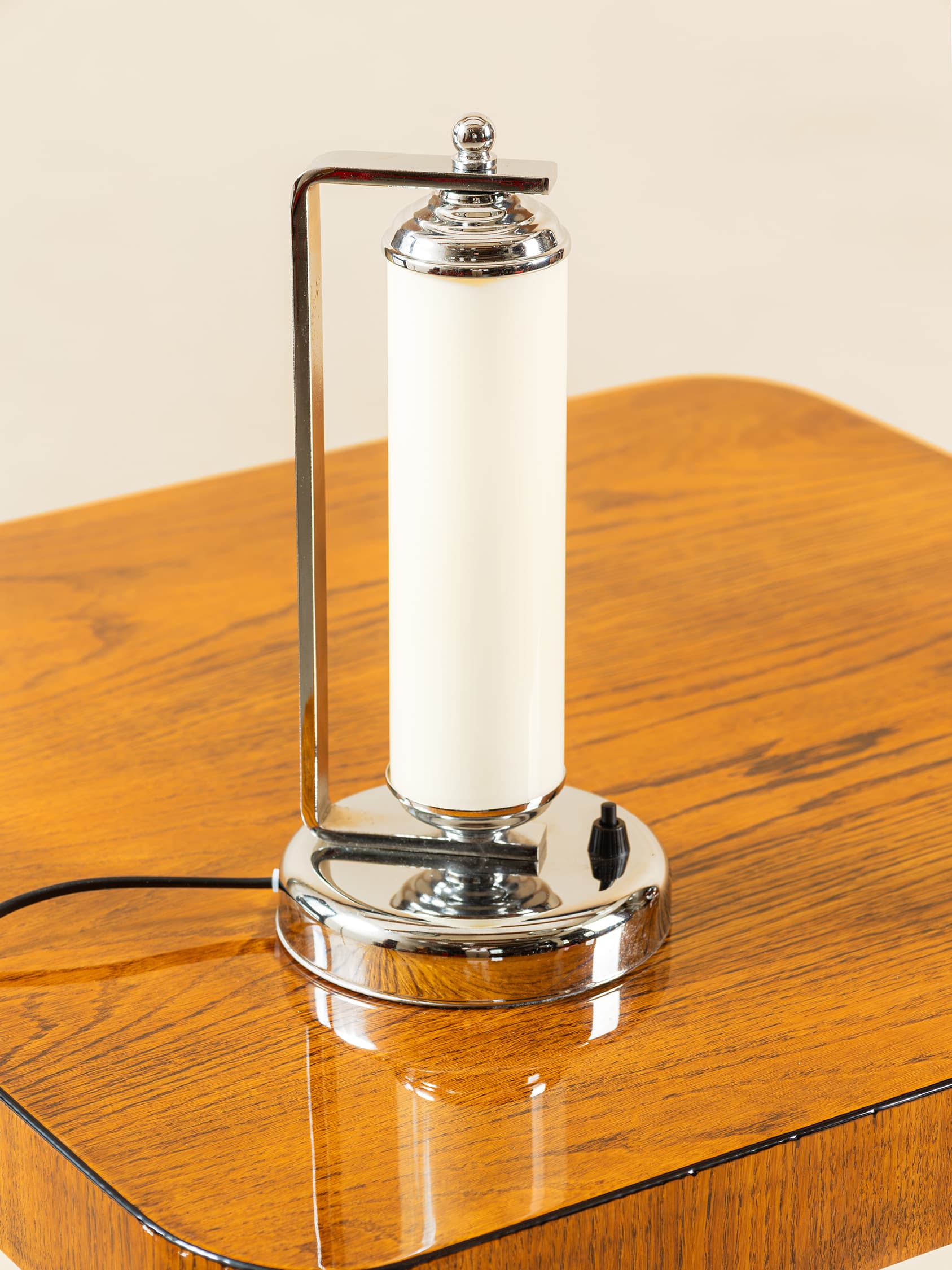 Tubular table lamp