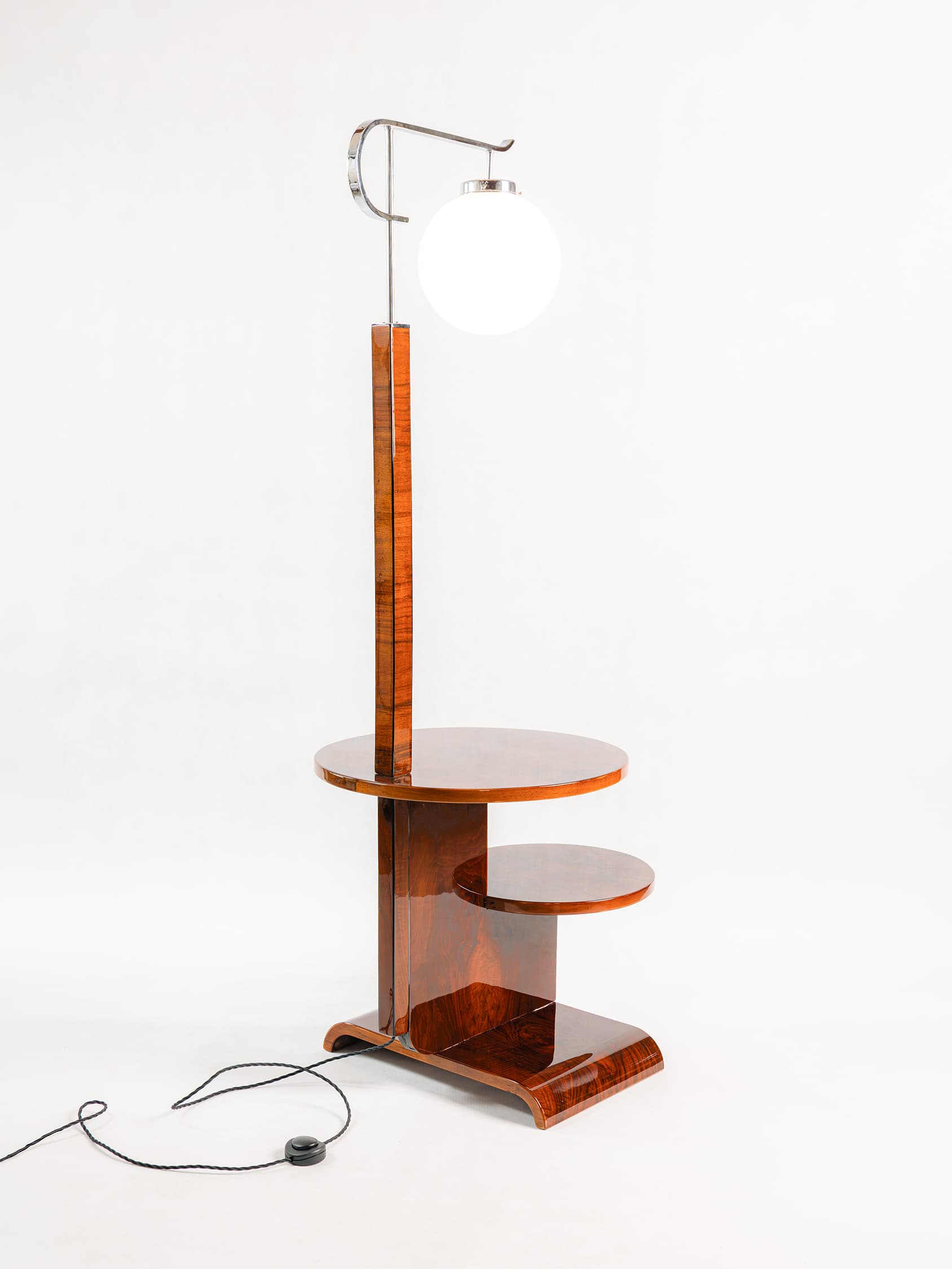 Stojací lampa se dvěma stolky – Jindřich Halabala – 1920–1940