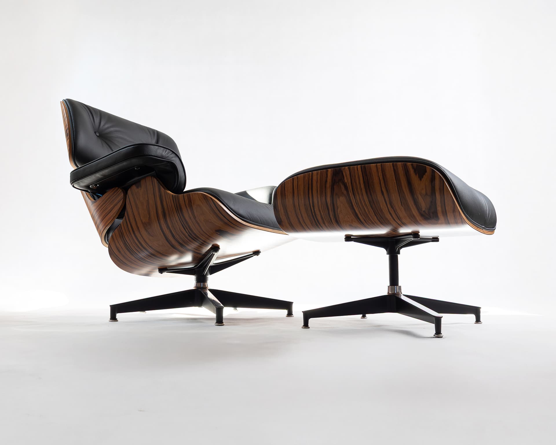 Ikonické křeslo podle designu Charlese & Ray Eames – Brusel / Mid-century modern – 1950–1970