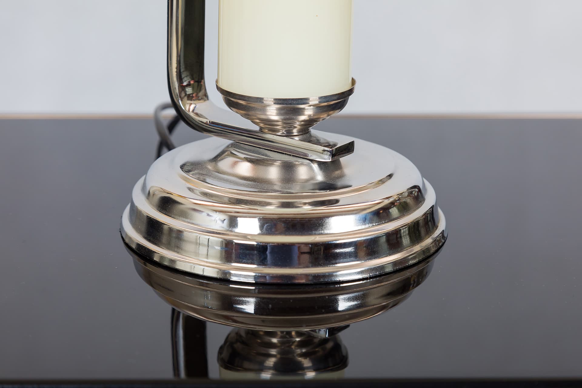 Lampa stolní tubus – Funkcionalismus – 1920–1940